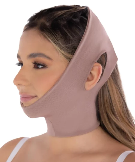 Mentonera con orejas descubiertas